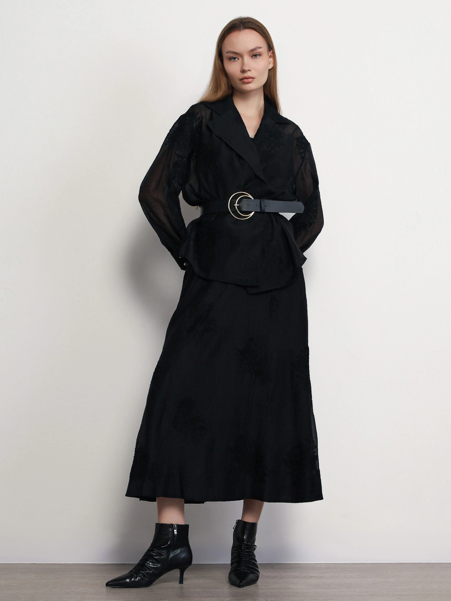 Блуза черного цвета прямого кроя с узорами